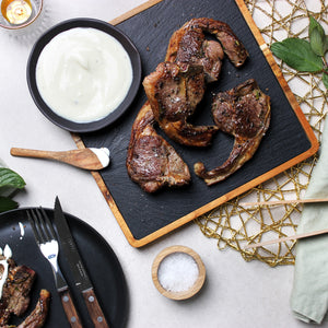 Lammkoteletts mit Meerrettich-Joghurt-Dip